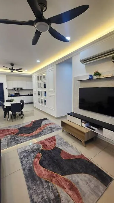 3 Bedroom Condo Eila Homestay In Larkin, Ac, Wi-Fi جوهر بهرو شقة