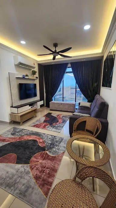3 Bedroom Condo Eila Homestay In Larkin, Ac, Wi-Fi جوهر بهرو 0*,